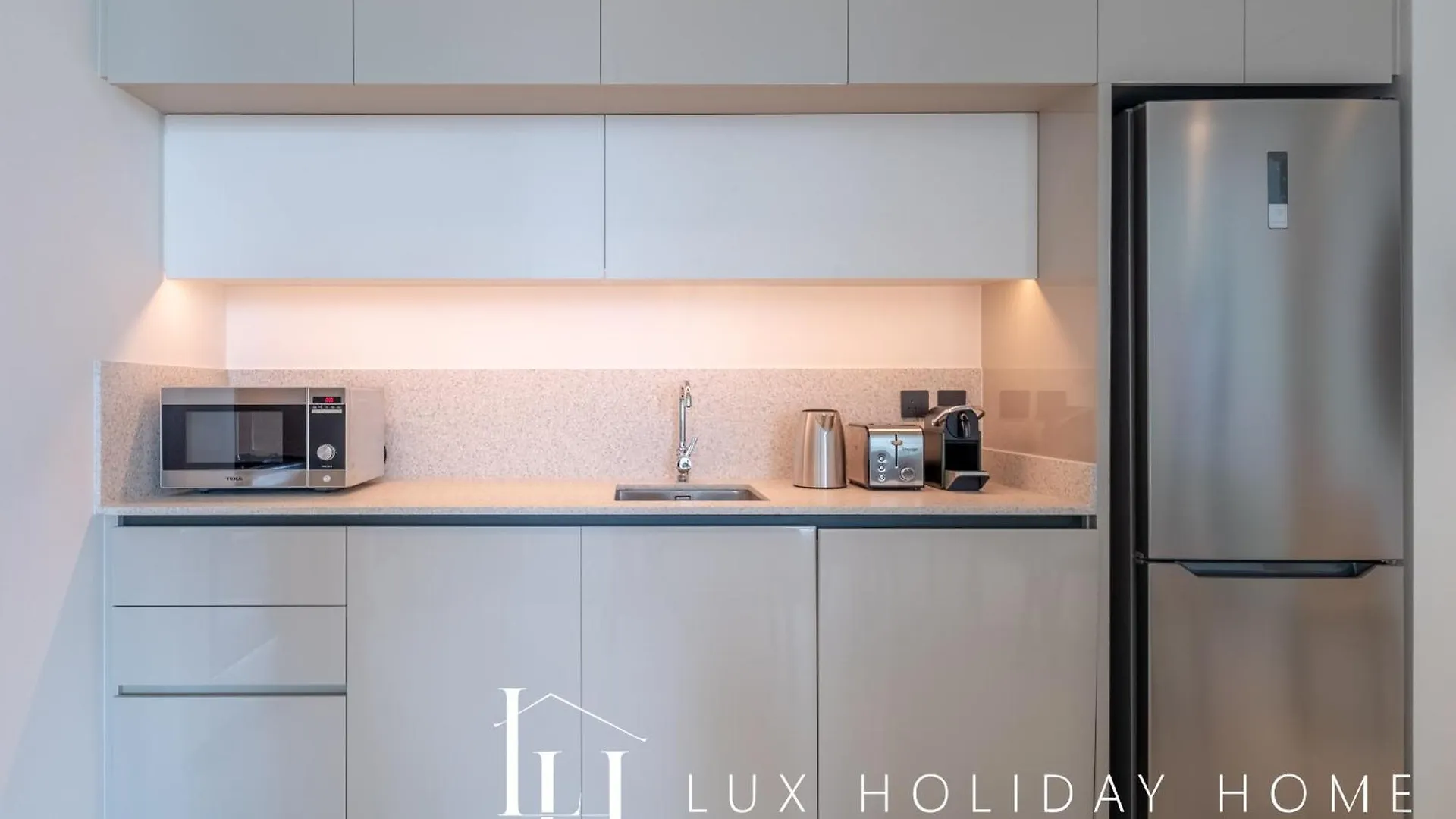 Lux The Marina Vista Beachfront Suite 4 Dubai 0*,  Verenigde Arabische Emiraten
