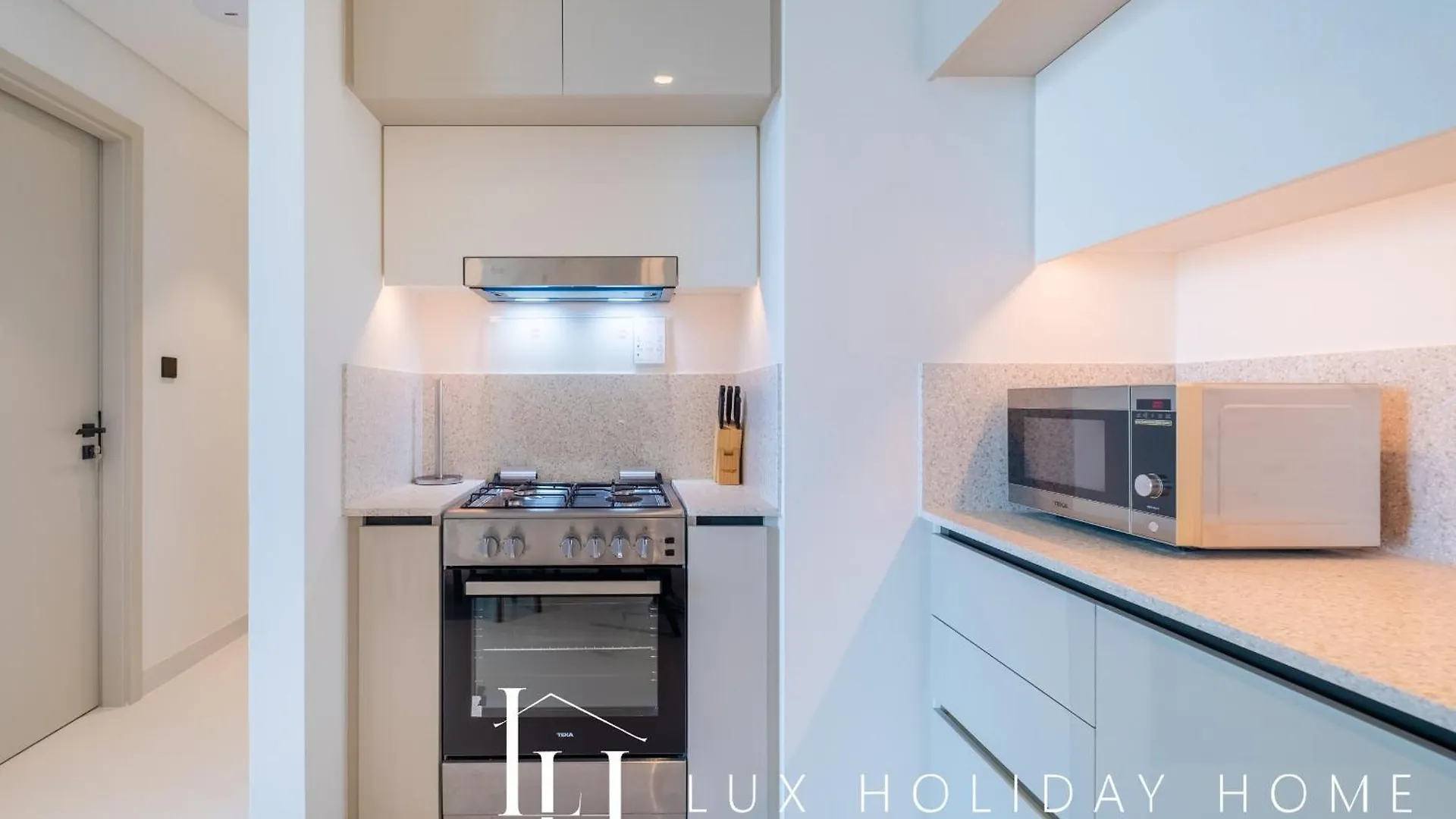 Lux The Marina Vista Beachfront Suite 4 Dubai 0*,