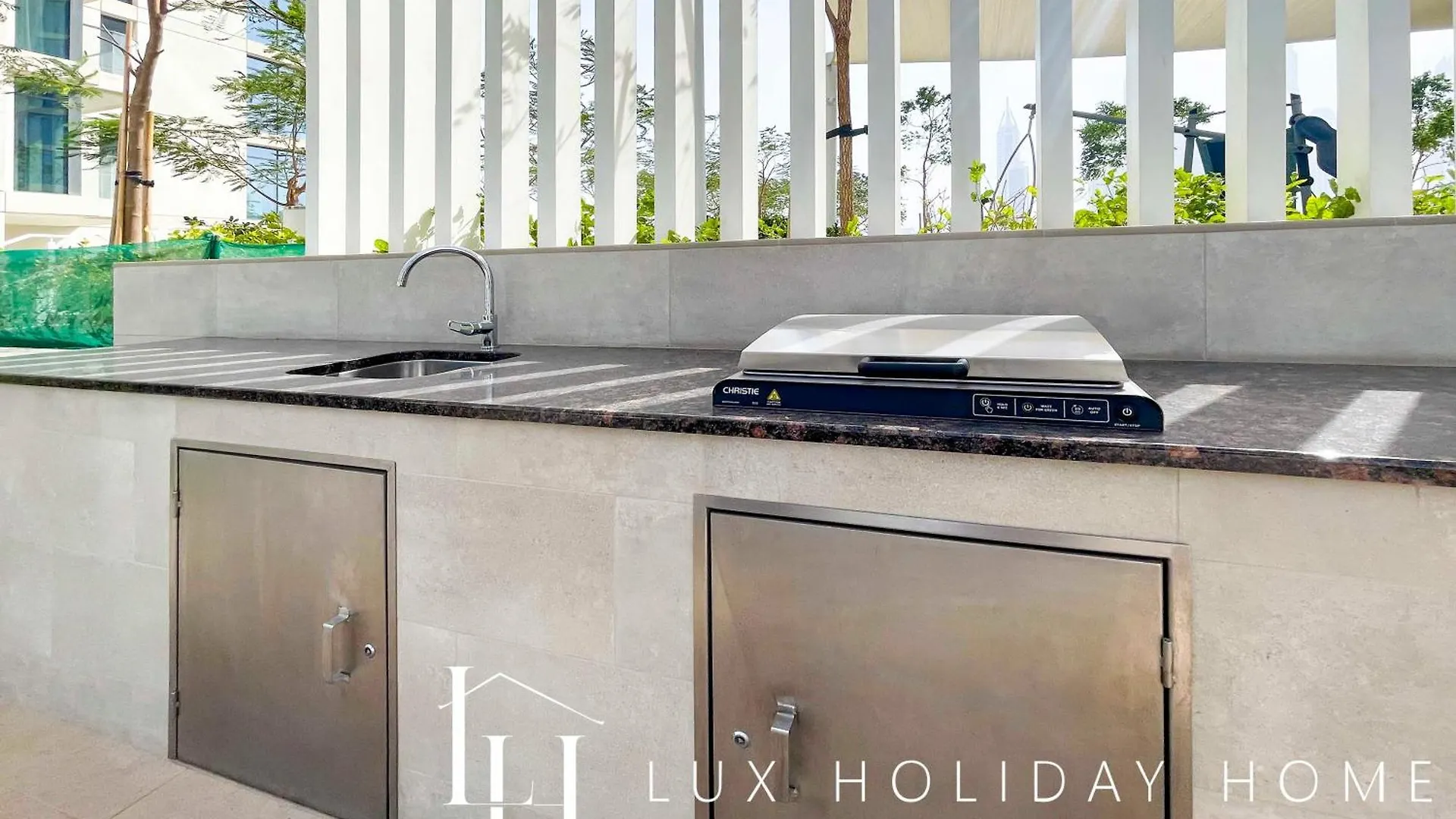 Lux The Marina Vista Beachfront Suite 4 Dubai Apartment