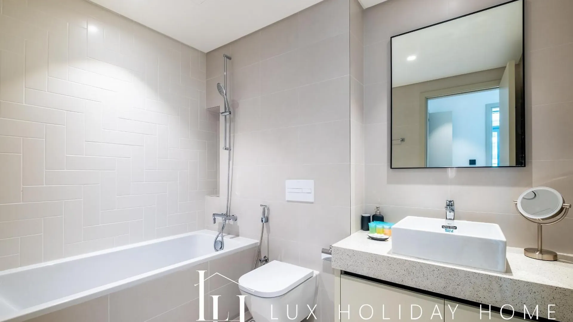 Apartment Lux The Marina Vista Beachfront Suite 4 Dubai